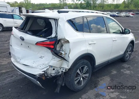 2016 Toyota Rav4 Xle z USA, uszkodzony, nr VIN JTMRFREV0GJ104376